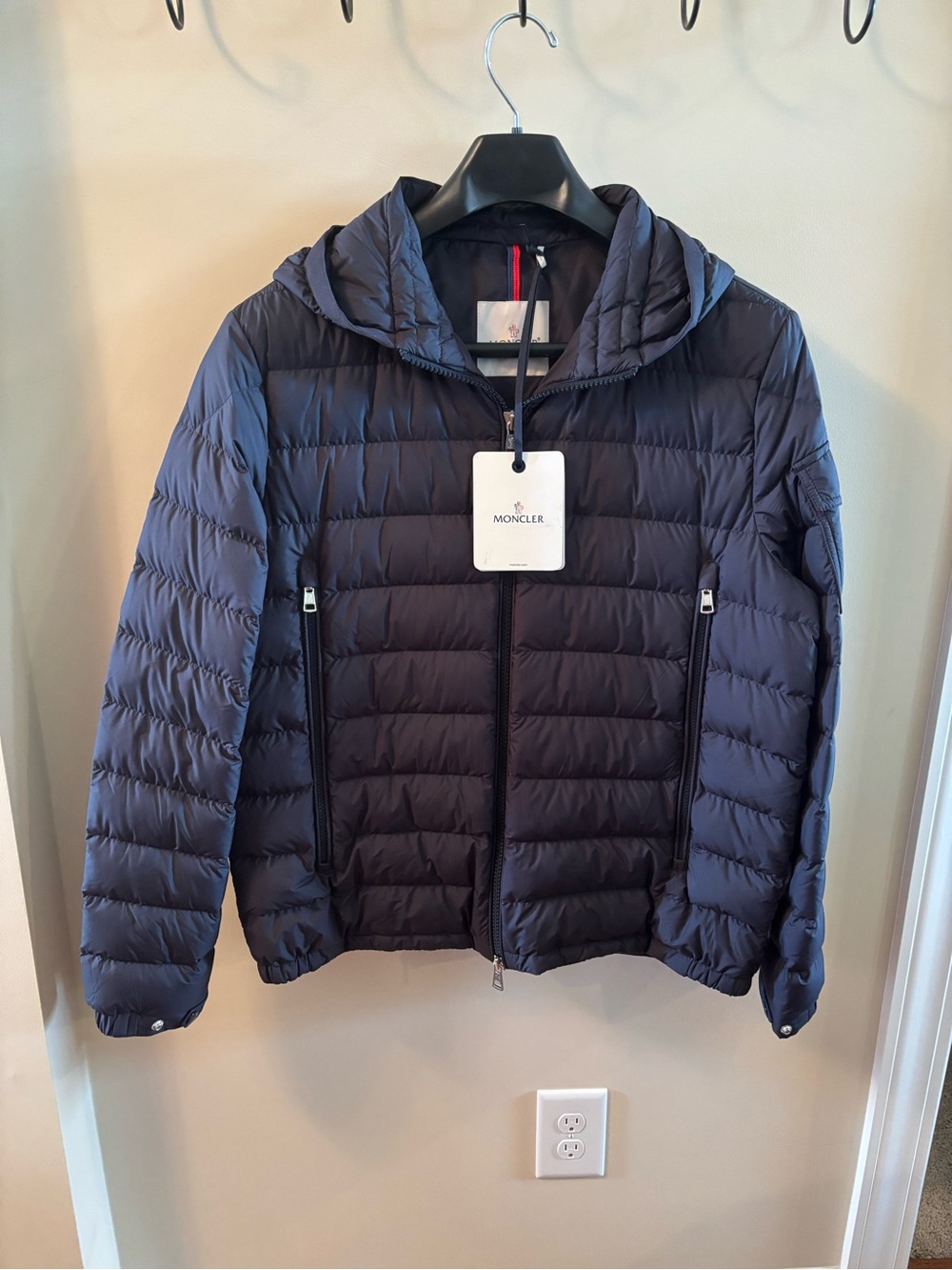 NWT Moncler unisex navy light weight puffer jacket with hood size 4